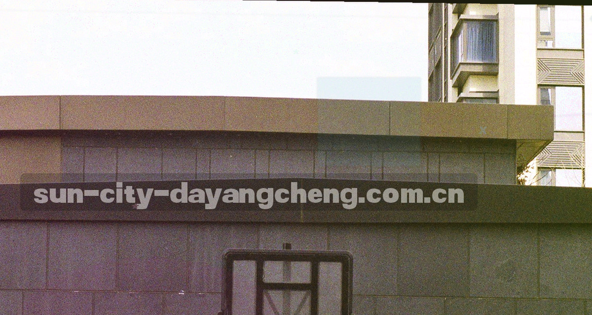 手机、平板与桌面浏览器节点以光线相连的同步示意